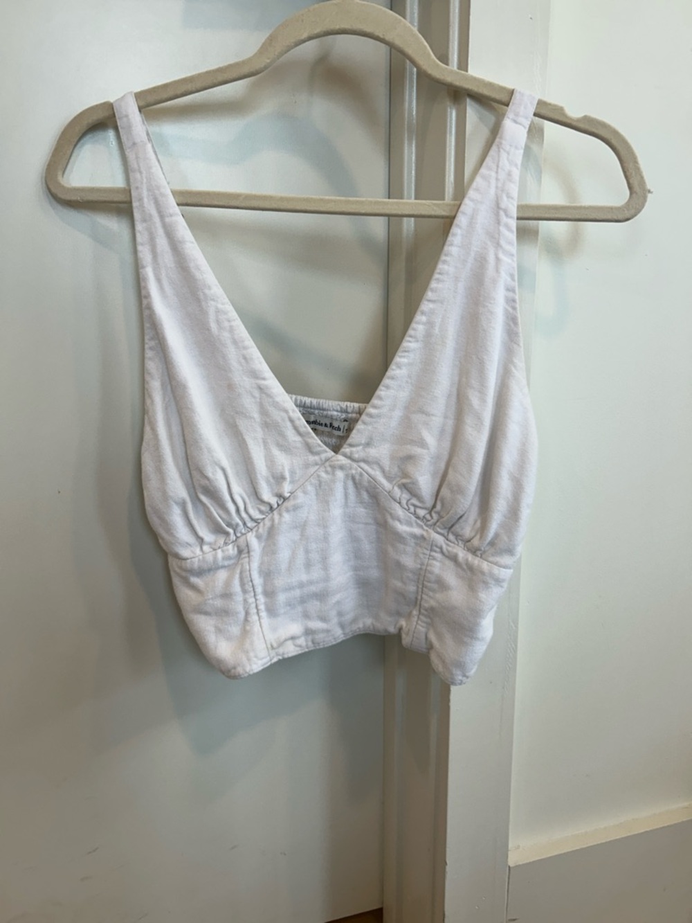 Abercrombie & Fitch White Cropped V-Neck Tank